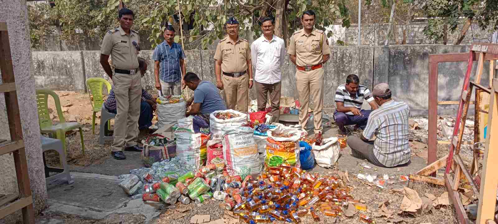 कोर्टाच्या निकालानंतर सेवाग्राम पोलिसांकडून पाच लाखांहून अधिक किमतीच्या दारूसाठ्याचा नाश